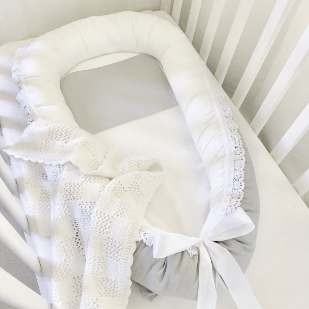 Babynest grå spets