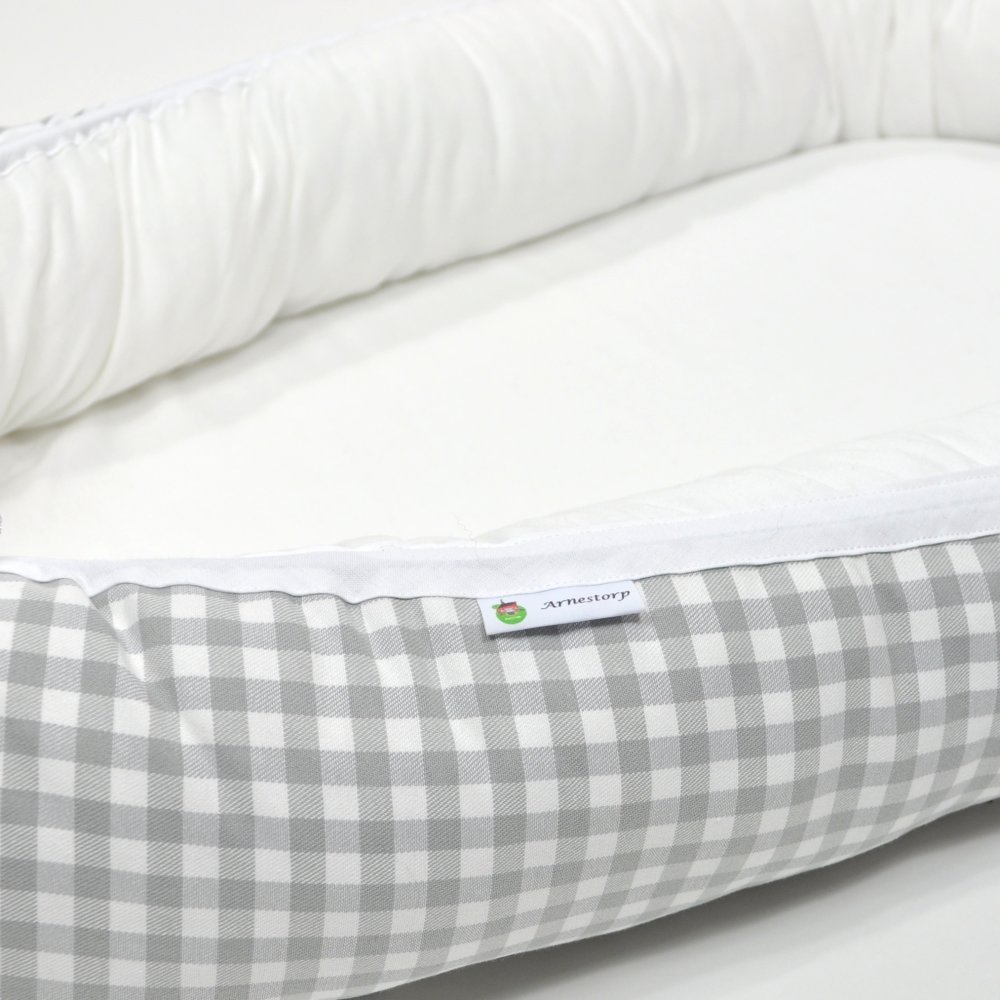 Babynest grå rutor